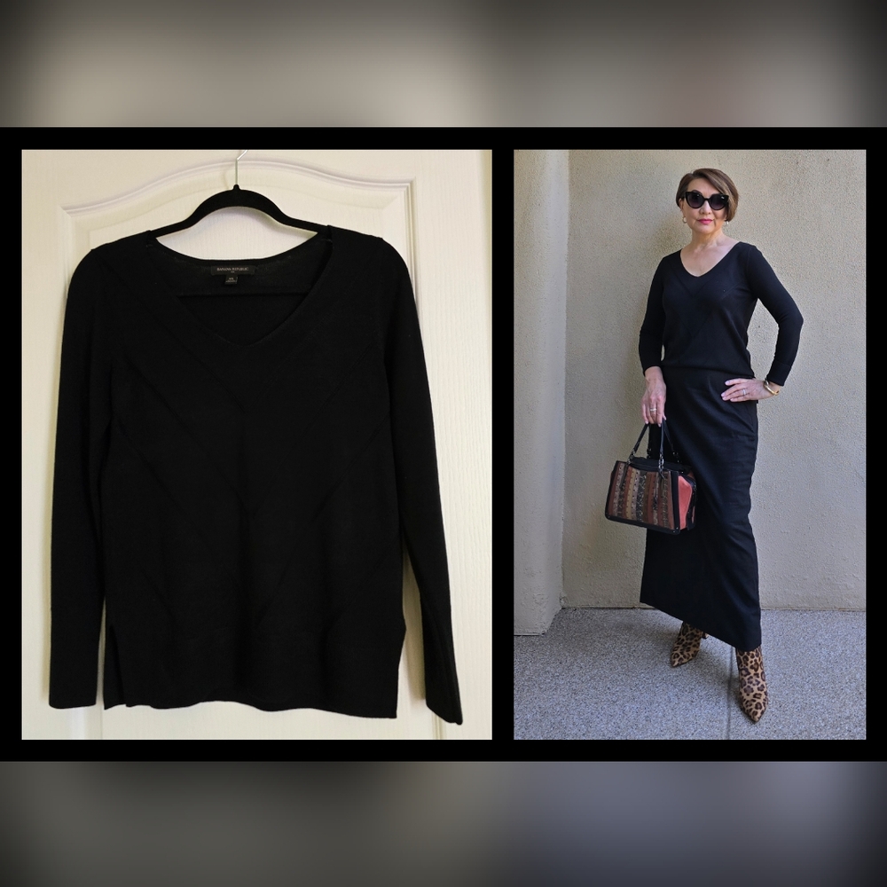 Banana Republic Black Long Sleeve Light Sweater with V-Neck, Size XS